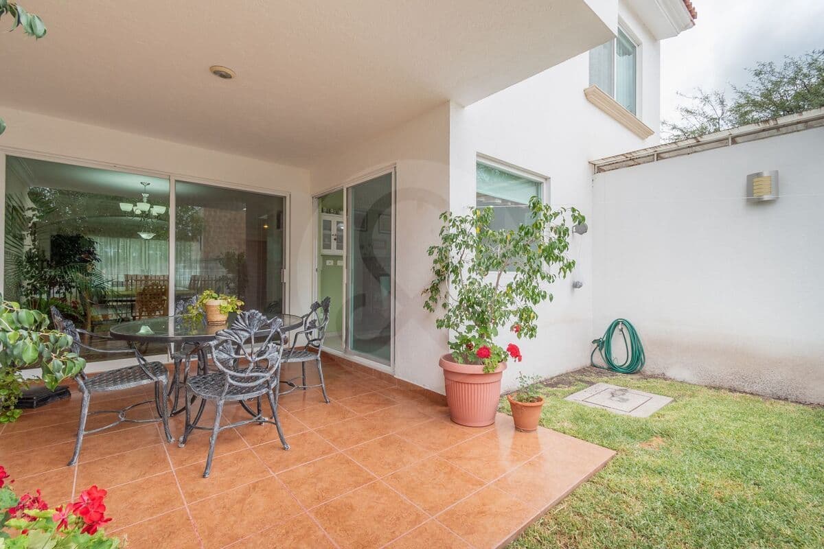 LA VISTA RESIDENCIAL
